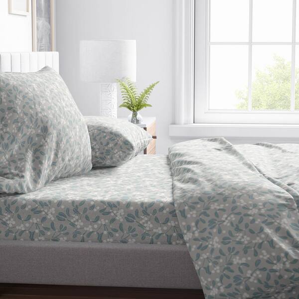 Dancing Holly Fleece Sheet Set, Queen
