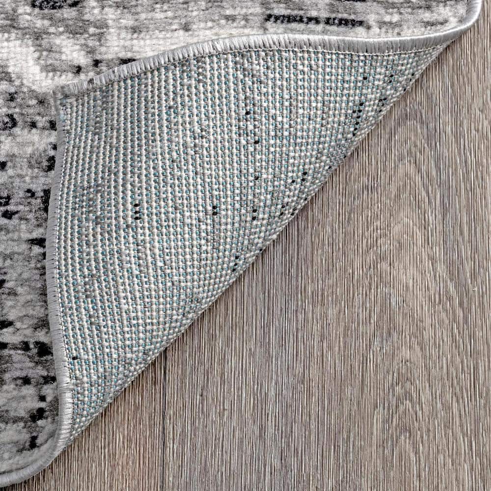 Gray 4' x 6' Synthetic Aztec Pattern Area Rug