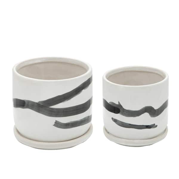 Liv & Skye 5 in. and 6 in. White Ceramic Painted with Saucer Planters (Set of 2)
