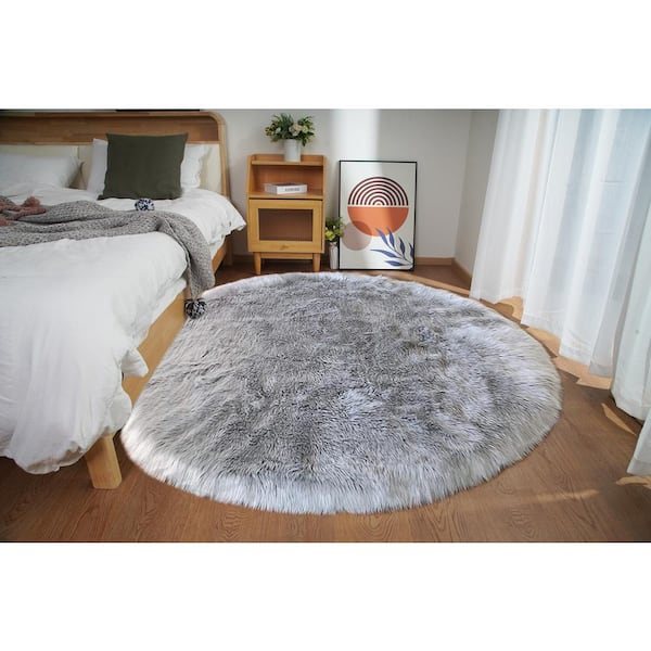 Sheepskin Faux Furry Grey 5 ft. x 5 ft. Cozy Round Rugs Area Rug