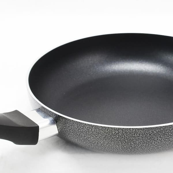 Oster 75664.02 2.5 qt. Aluminum Sauce Pan with Lid, Charcoal Grey