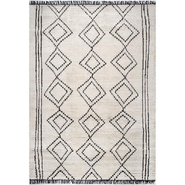 nuLOOM Tayah Soft Shag Diamond Fringe Beige 6 ft. 7 in. x 9 ft. Moroccan Indoor Area Rug