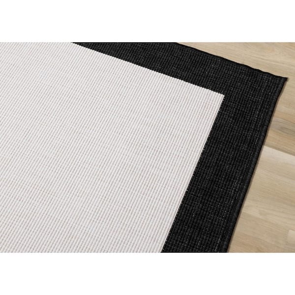 Zyana Collections 5' x 8' (5'3" x 7'7") Black Border Indoor Area Rug