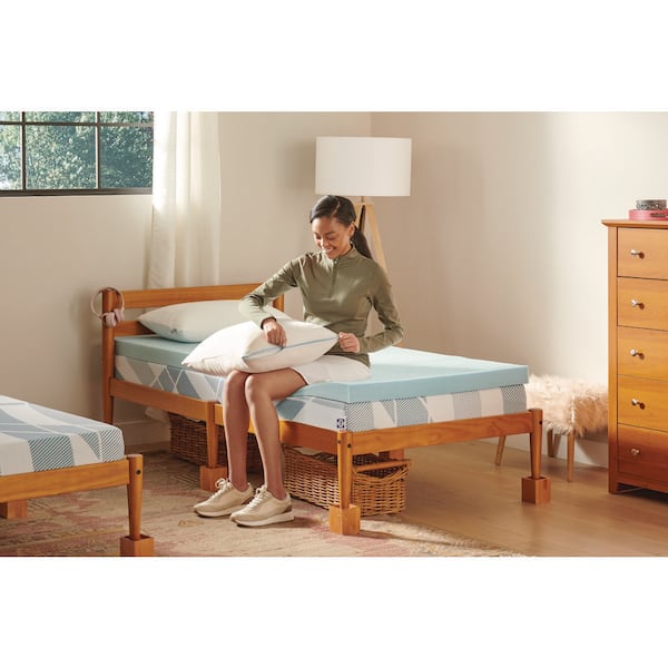 Dreamlife 1.5 in. Twin XL Memory Foam Mattress Topper with Standard SIze Memory Foam Pillow Sleep Bundle