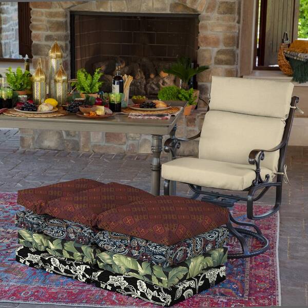 https://images.thdstatic.com/productImages/f6bb14ef-9f2e-4768-9e1d-d933a4273323/svn/arden-selections-outdoor-dining-chair-cushions-th1a713b-d9z1-77_600.jpg