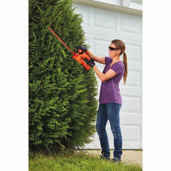  BLACK+DECKER 40V MAX* 24 in. cordless hedge trimmer with  POWERDRIVE, Tool Only (LHT2436B) : Power Hedge Trimmers : Patio, Lawn &  Garden