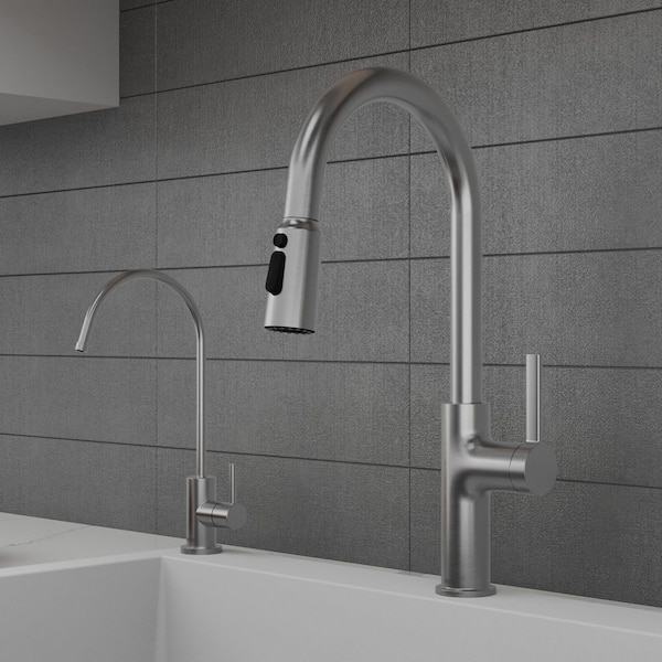 Stalbridge Single-Handle Pull-Down Sprayer Kitchen Faucet in Spot Free Stainless Steel