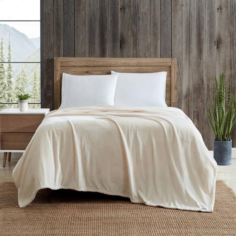King Ivory Ultra Plush Fleece Reversible Blanket