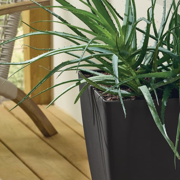 Vigoro 13.5 in. Tallulah Black Modern Recycled Materials
