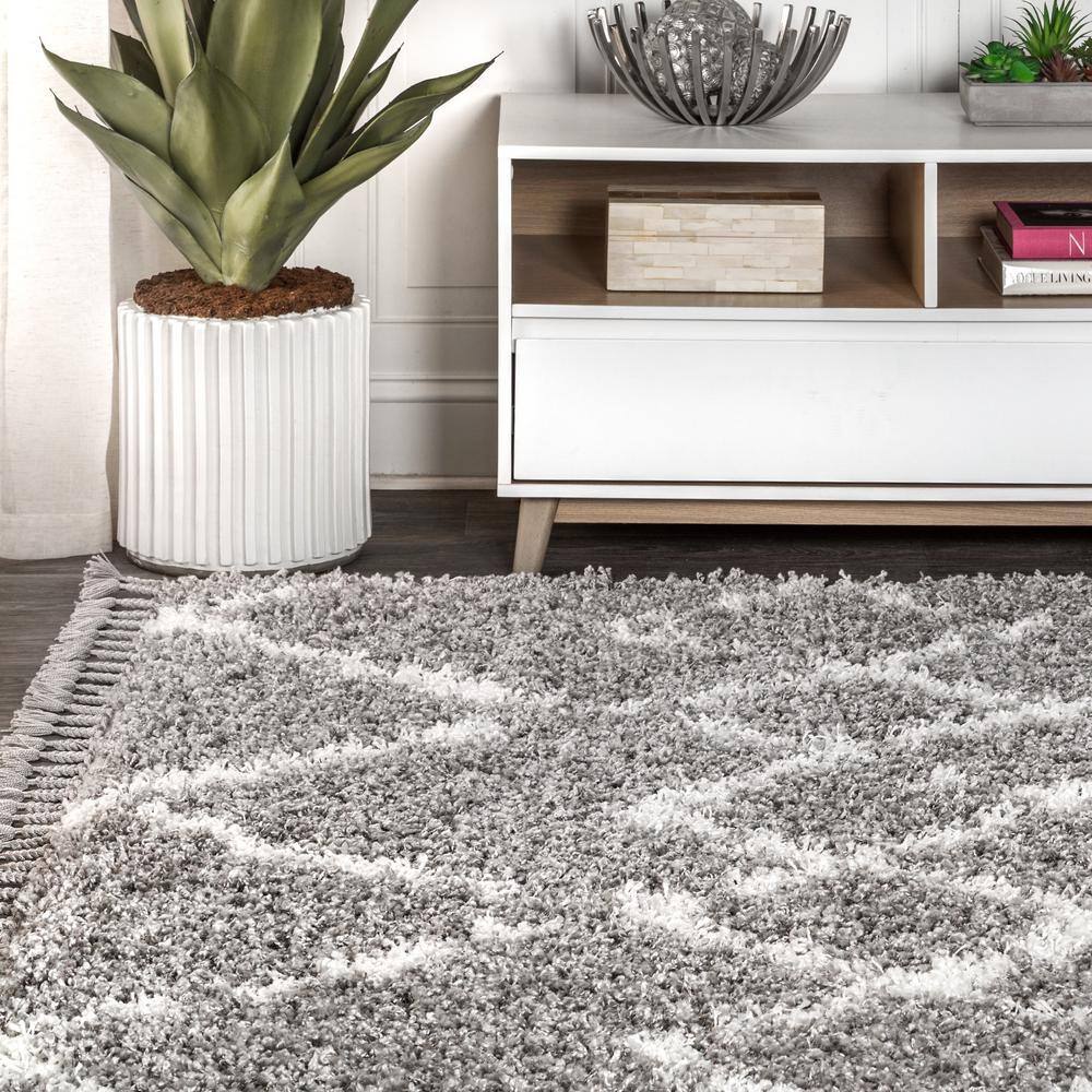 Reversible Grey/Cream Diamond Shag Area Rug 4' x 6'