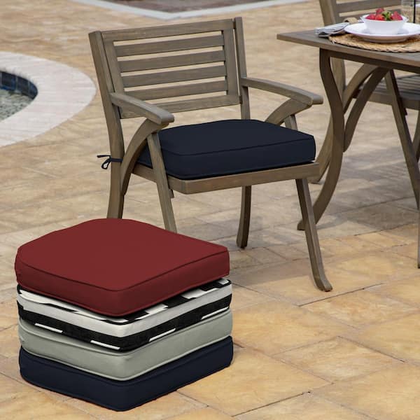 https://images.thdstatic.com/productImages/f6e5aed4-412f-4627-907b-0415028beb1a/svn/arden-selections-outdoor-dining-chair-cushions-am0ef01b-dkz1-1d_600.jpg