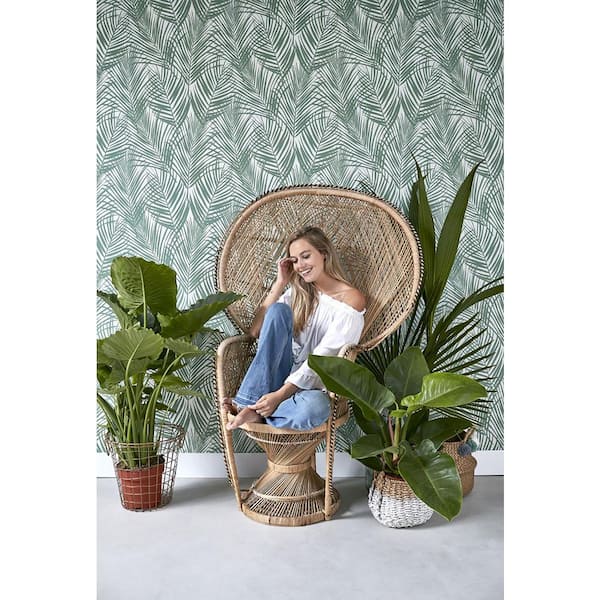 Fifi Green Palm Frond Paper Strippable Wallpaper (Covers 56.4 sq. ft.)