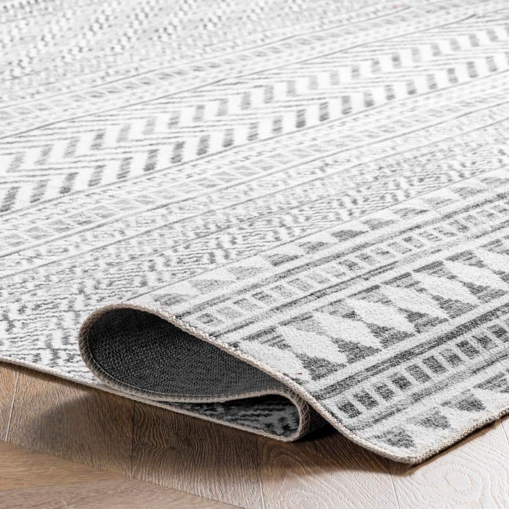 Gray Geometric Machine Washable Area Rug, 2' x 3'