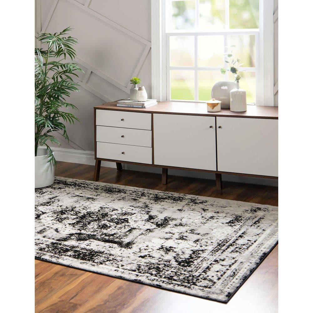 Salle Garnier Black and Gray Low Pile Area Rug