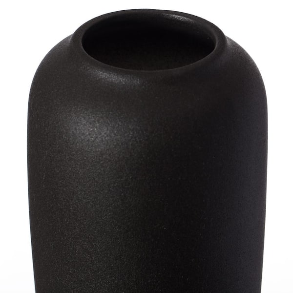 Buy Black & White Ceramic Round Vase - Cuircular Pattern, Flower Holder at  the best price on Saturday, March 23, 2024 at 8:39 pm +0530 with latest  offers in India. Get Free