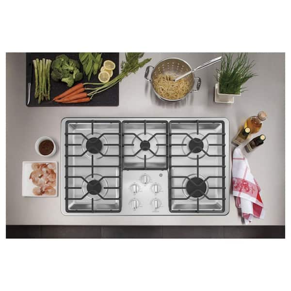 Frigidaire GCCG3648AS 36 Inch Gas Cooktop with 5 Sealed Burners, Quick Boil  Burner, Simmer Burner, Continuous Grates, Backlit LED Knobs, and ADA  Compliant: Stainless Steel