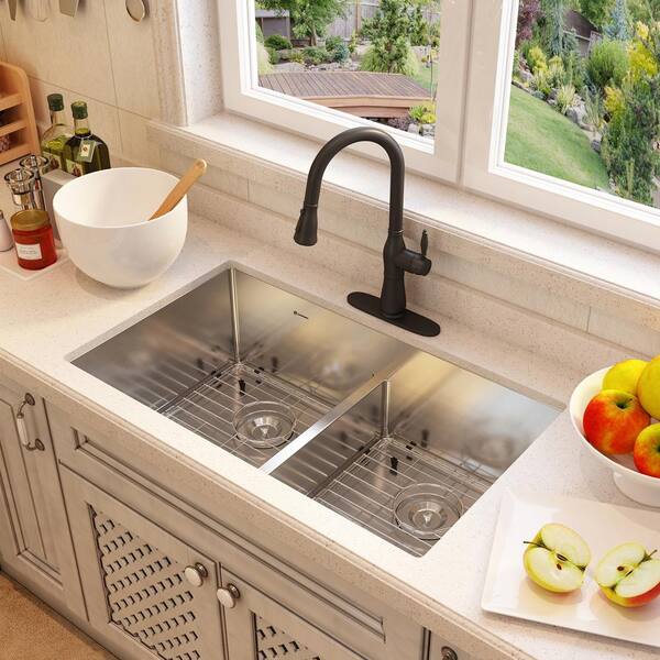 https://images.thdstatic.com/productImages/f7267fa2-22d8-4ec2-849c-52459a30a76a/svn/brushed-undermount-kitchen-sinks-vf-02-ud32bs-31_600.jpg