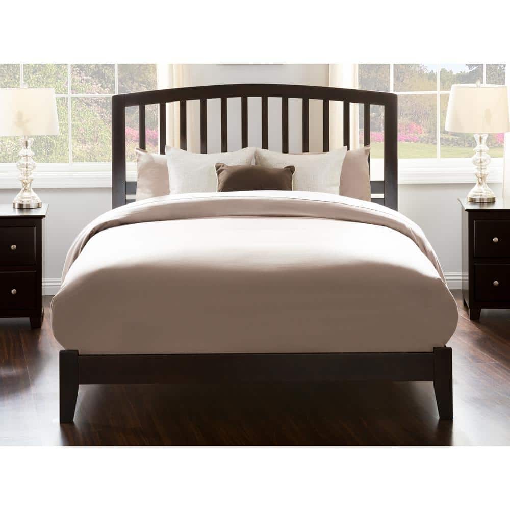Richmond Traditional Queen Bed with Mission-Style Headboard in Stained Wood