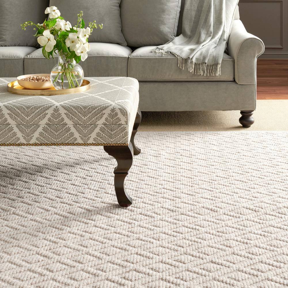 Ivory Tufted Handmade Wool and Synthetic 4' x 6' Area Rug