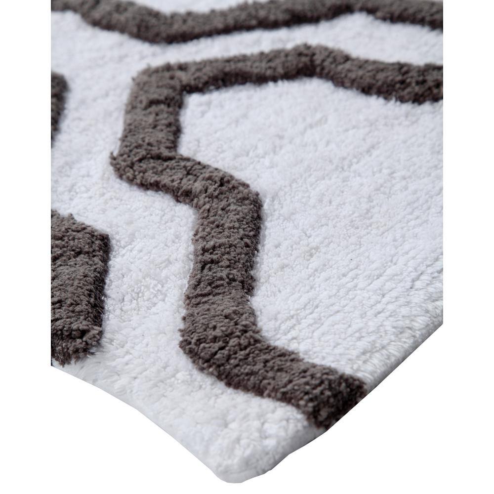 White and Gray Cotton Geometric Bath Rug Set