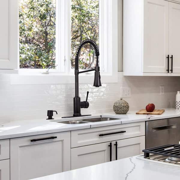 Single Handle Pull-Down Sprayer Kitchen Faucet Pre-Rinse Spring in Matte Black