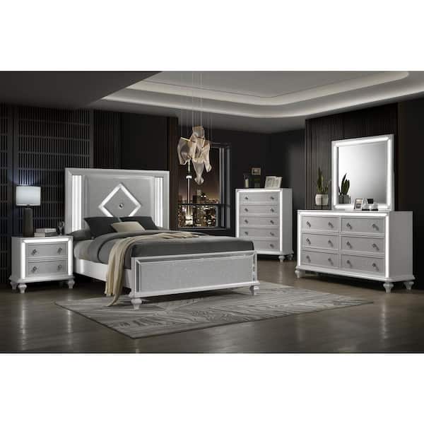 New Classic Furniture Stardust 5-Piece White Queen Wood Bedroom Set (Bed/Dresser/Mirror/Chest/Nightstand)