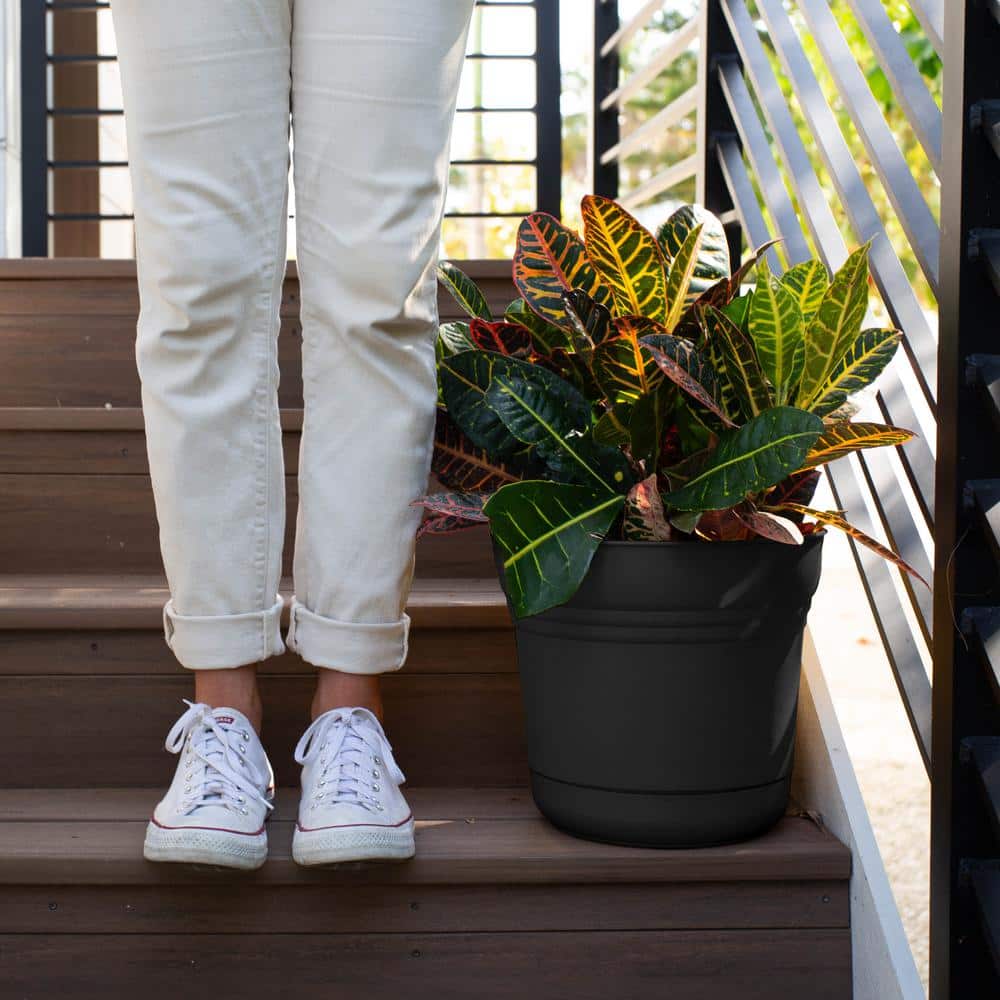Saturn 12-inch Black Round Resin Planter with Saucer