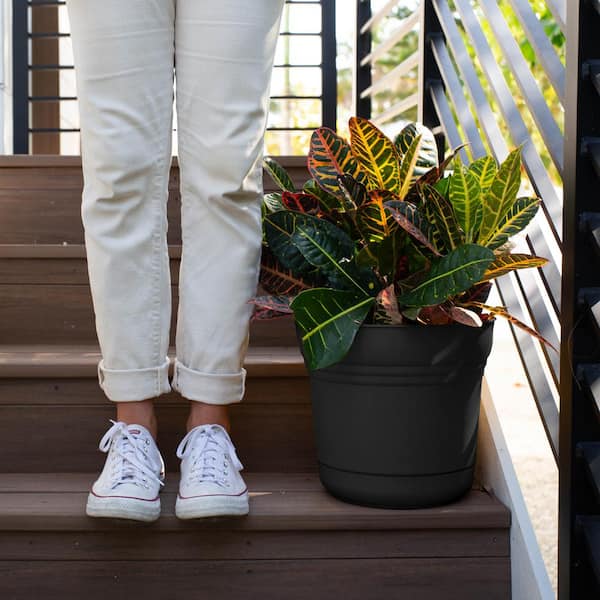 Saturn 12 in. Black Plastic Planter with Saucer