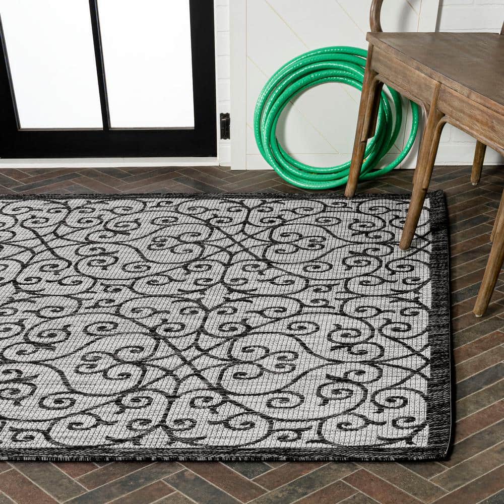 Boho-Chic Spanish Filigree Light Gray & Black 9'x12' Outdoor Rug