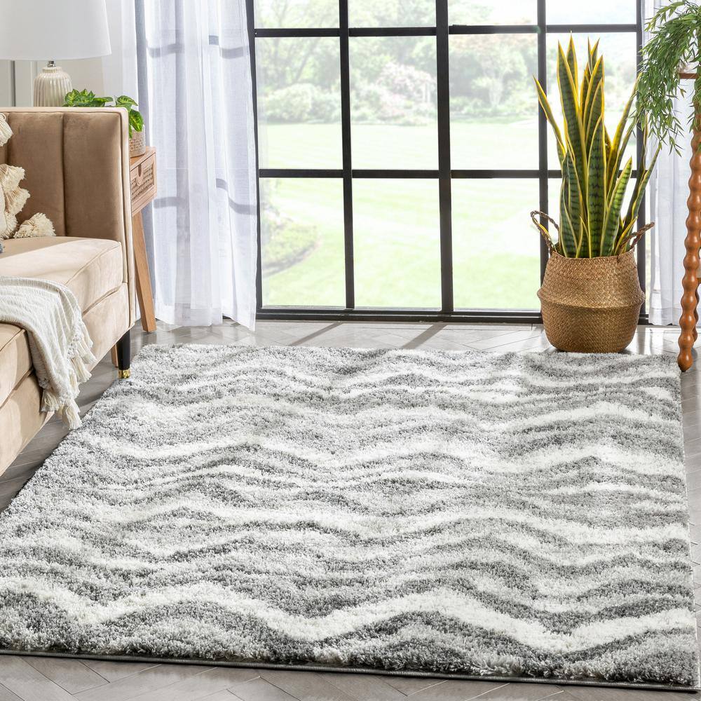 Celeste Chevron Shimmer 5'x7' Gray Synthetic Shag Rug