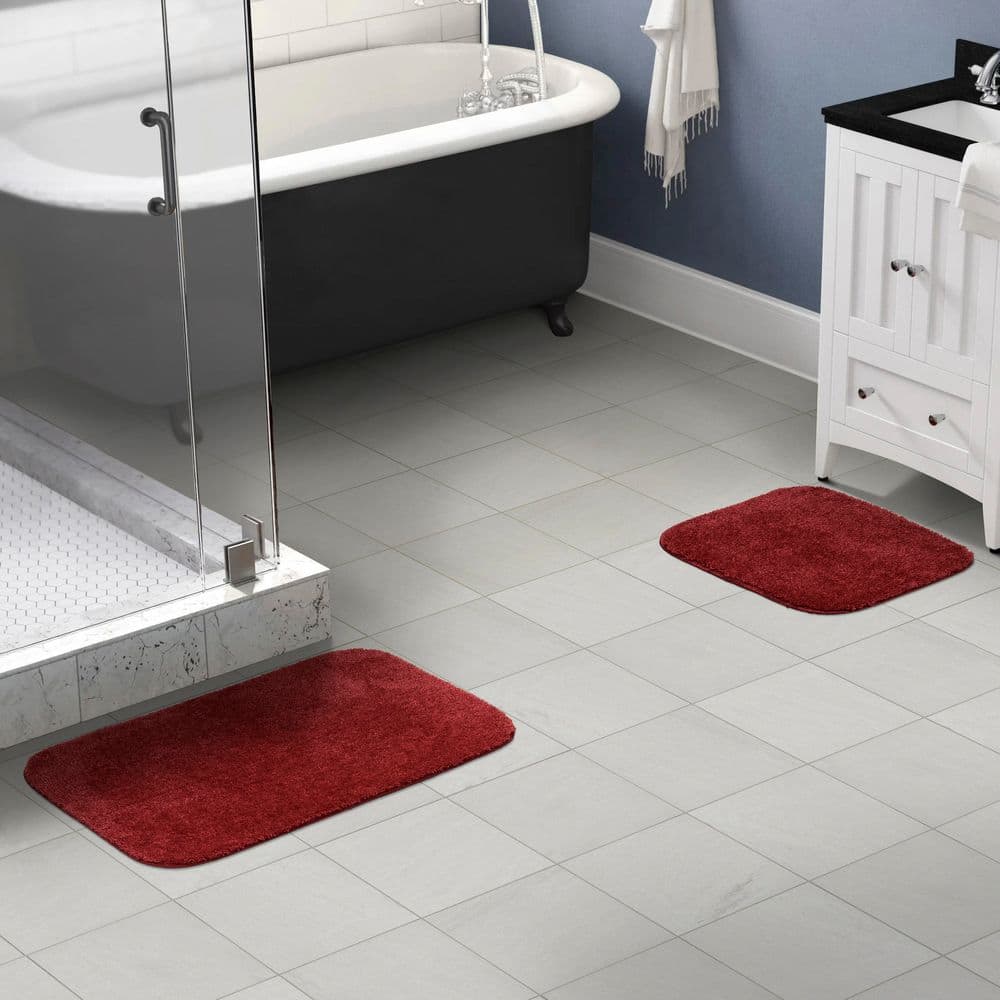 Traditional Chili Pepper Red Nylon 2-Piece Bath Rug Set