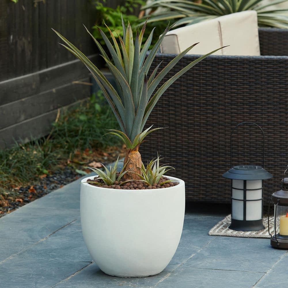White Round Magnesium Oxide Outdoor Planter, 12.2in Height