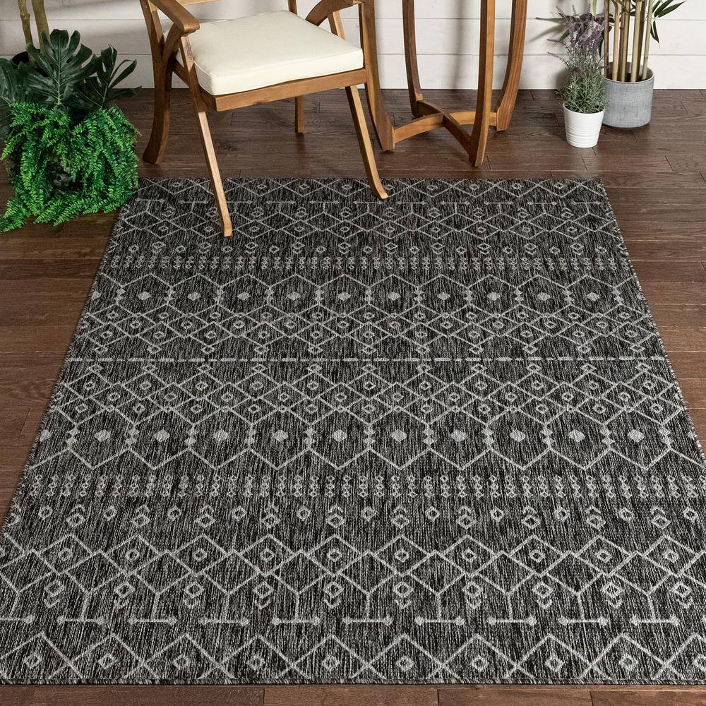 Nordic Lattice 6' x 9' Gray Synthetic Easy-Care Area Rug