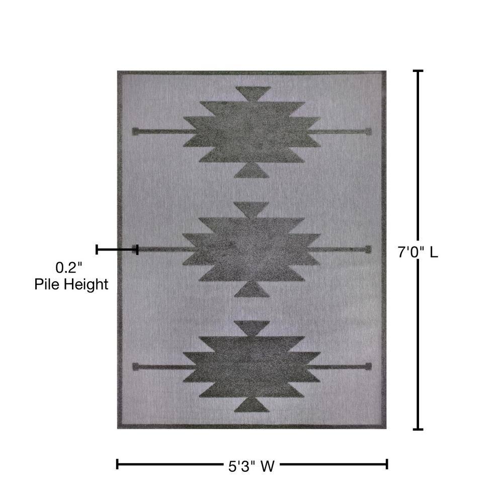 Gray Southwestern Pattern Stain-Resistant Indoor/Outdoor Rug 5'3"x7'