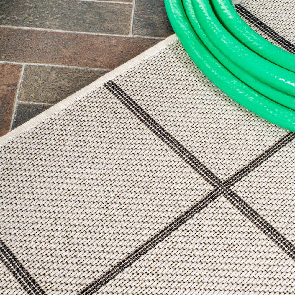 Mid-Century Modern Geometric Black and Cream 3' x 5' Indoor/Outdoor Rug