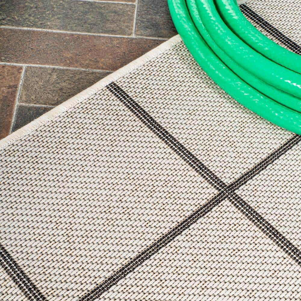 Mid-Century Modern Geometric Black Synthetic Indoor/Outdoor Rug
