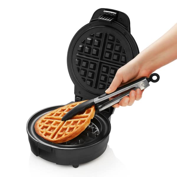 https://images.thdstatic.com/productImages/f7d718b2-5ba1-48ef-9cf9-4d6e6cdd2351/svn/black-chefman-waffle-makers-rj04-ao-4ss-black-4f_600.jpg