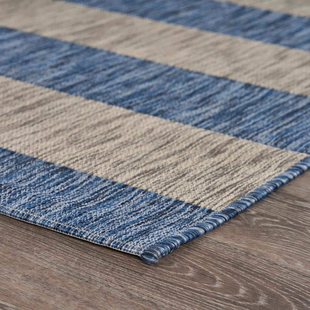 Coastal Charm Gray Synthetic 5' x 7' Indoor/Outdoor Area Rug