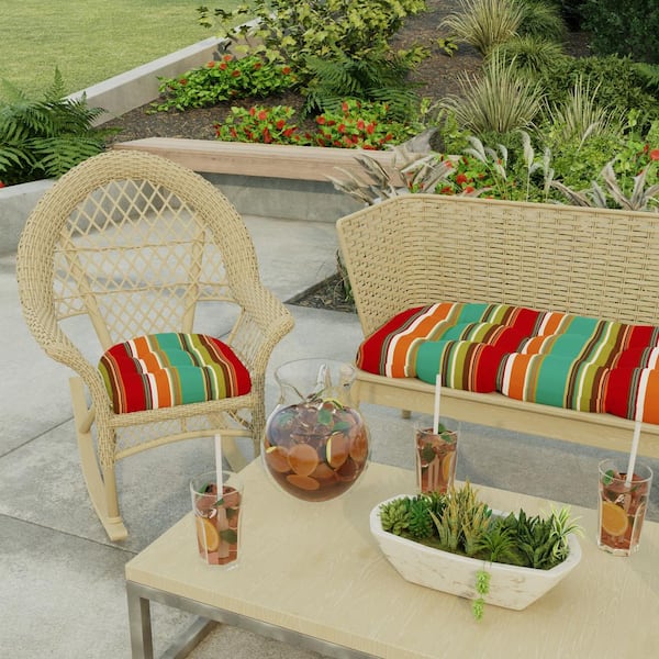 https://images.thdstatic.com/productImages/f7e41218-aa11-5dc7-a10a-6e3dc94e4be9/svn/jordan-manufacturing-outdoor-dining-chair-cushions-9915pk2-2413d-e1_600.jpg