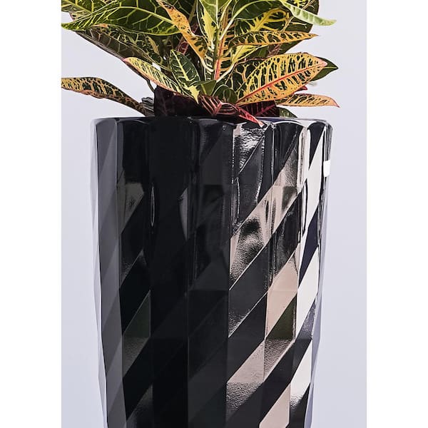 XBRAND 29.5 in. H Black Plastic Self Watering Indoor Outdoor Tall Round  Planter Pot, Decorative Gardening Pot, Home Decor SWPlanterBK73 - The Home  Depot