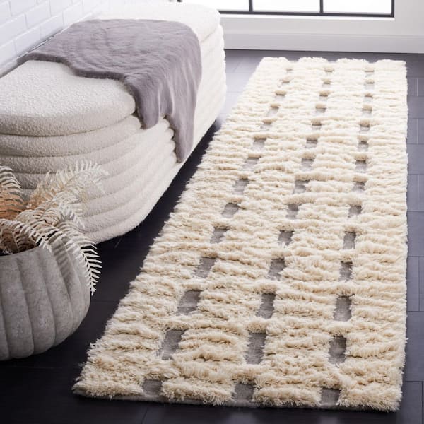 Casablanca 2 ft. x 9 ft. Gray/Ivory Dash Flokati Runner Rug