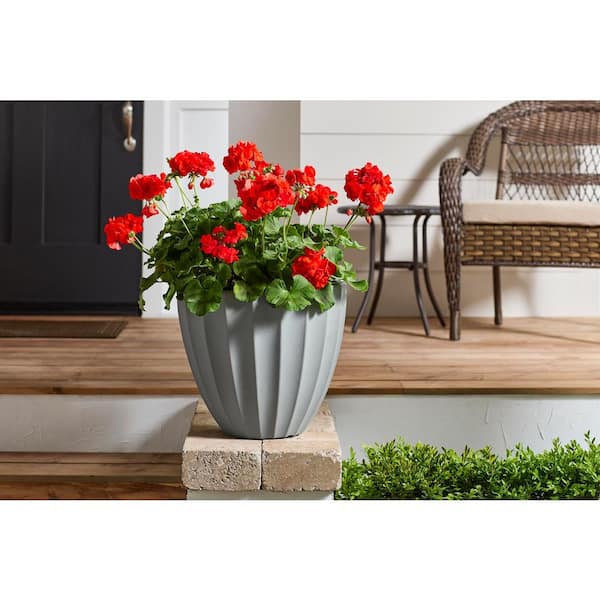 Mavis Large Gray Scalloped Plastic Planter (16 in. L x 16 in. W x 14 in. H)