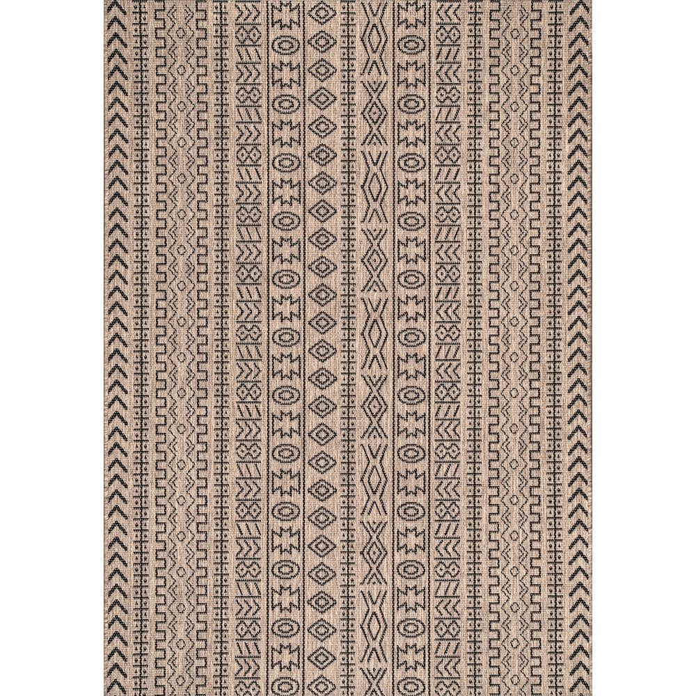 Charming Jamie Brown Indoor/Outdoor 5'3" x 7'6" Synthetic Area Rug