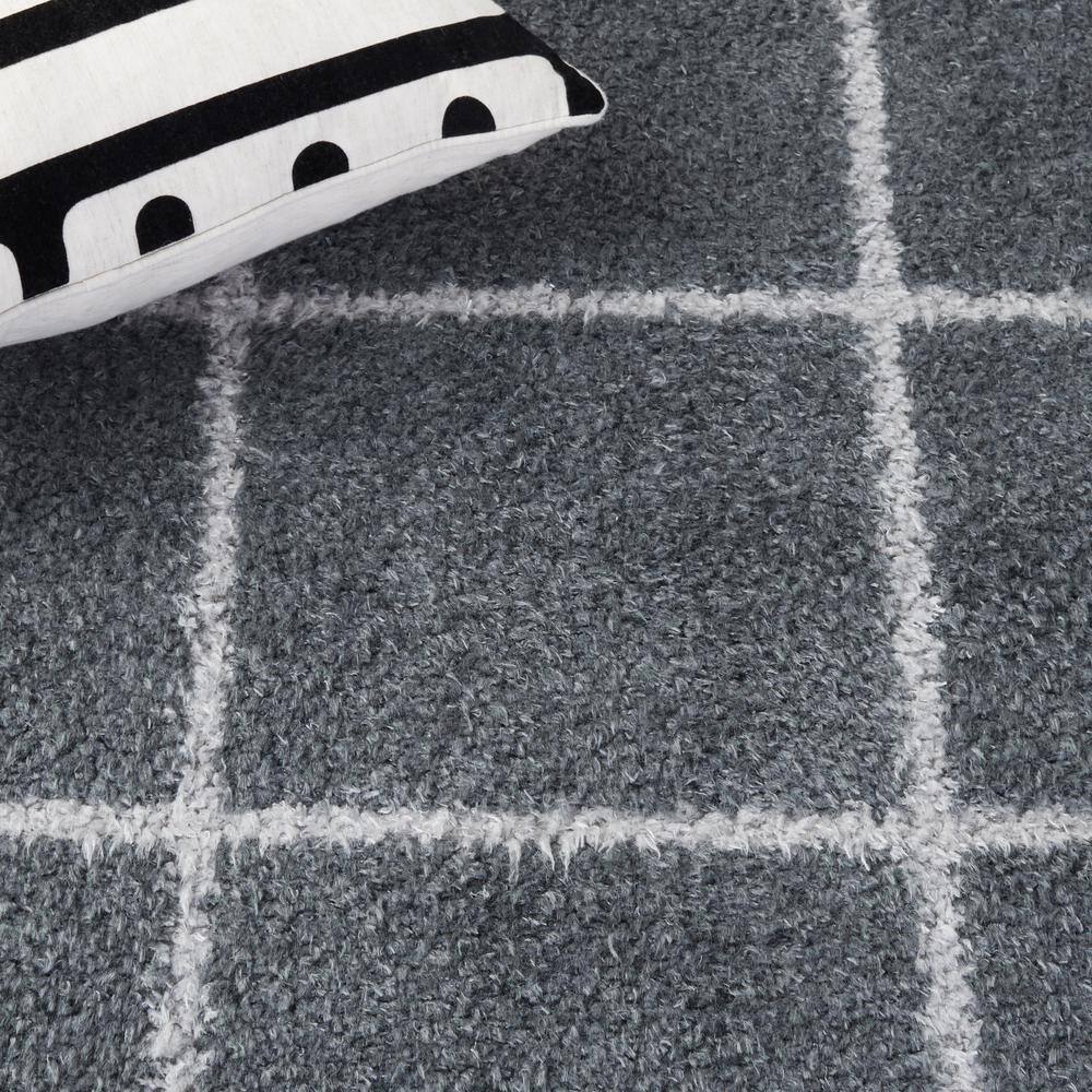 Norway 4' x 6' Gray Synthetic Shag Area Rug
