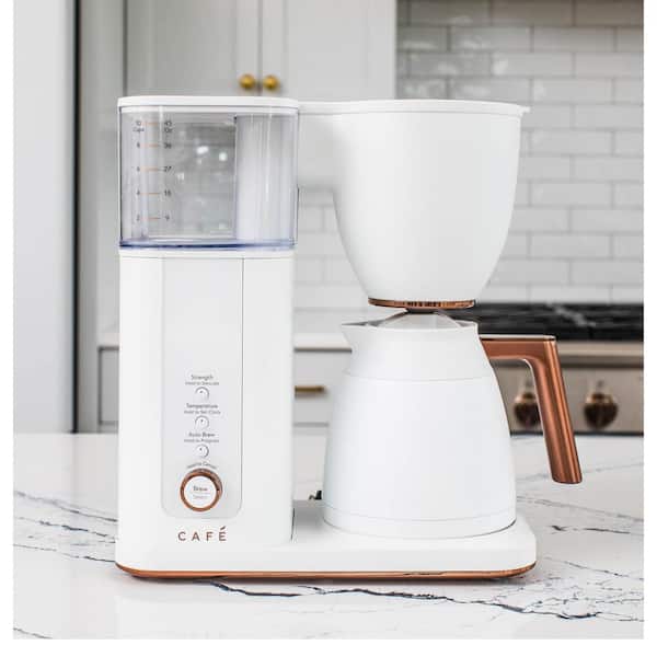 https://images.thdstatic.com/productImages/f8ab796d-b103-4404-9162-38e933daaf1a/svn/matte-white-cafe-drip-coffee-makers-c7cdaas4pw3-e1_600.jpg