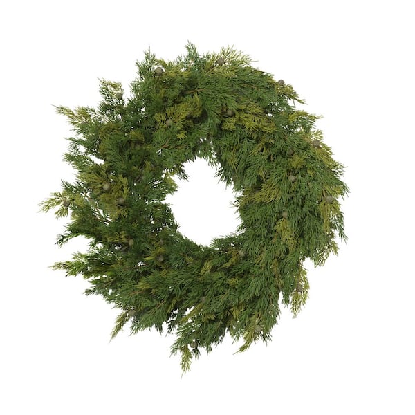 GERSON INTERNATIONAL 32 in. D Cedar with Berry Artificial Christmas Wreath