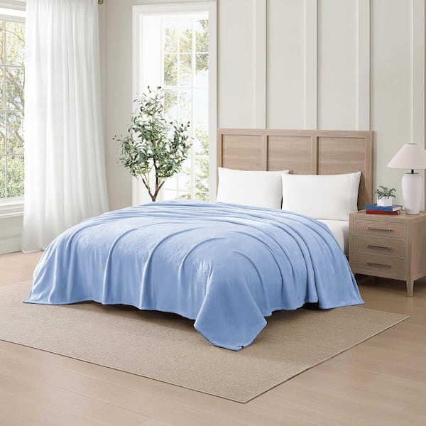 TH Solid Light Blue Twin Plush Fleece Blanket
