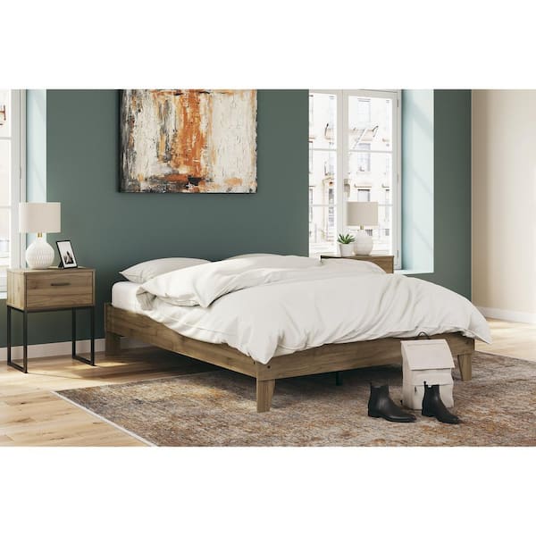 Signature Design By Ashley Deanlow Brown Wood Frame Queen Platform Bed