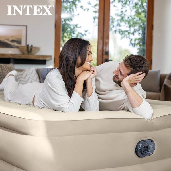 Intex Dura-Beam Deluxe 18 in. Queen Air Mattress with Built-In