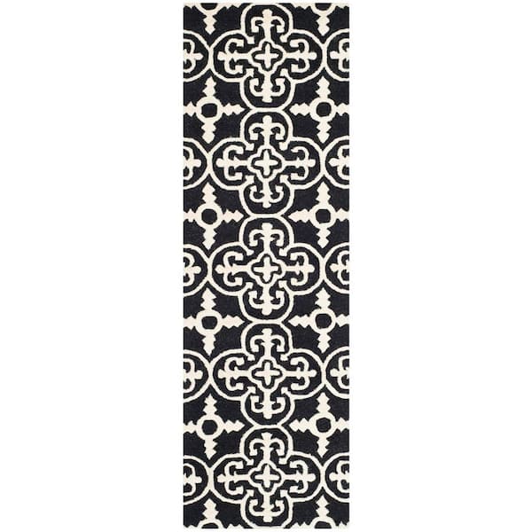 SAFAVIEH Cambridge Black/Ivory 3 ft. x 8 ft. Medallion Geometric Runner Rug